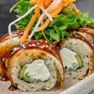 Канада с угрем и авокадо в 96 азиаток по цене 1055 ₽