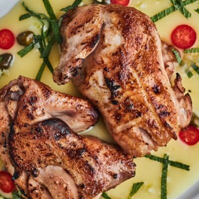 Жареный цыпленок с соусом из мяты и каперсов в Цыпочка по цене 1800 ₽