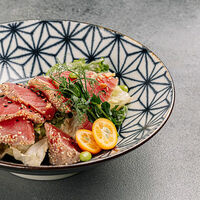 Татаки туна сарада в Umami