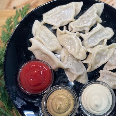 Вареники с рубленым картофелем и шпиком в Папа Чебурек по цене 275 ₽