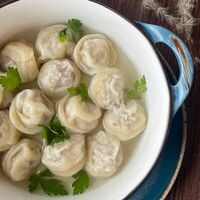 Пельмешки из говядины в Caderle кафе (Чай с молоком)