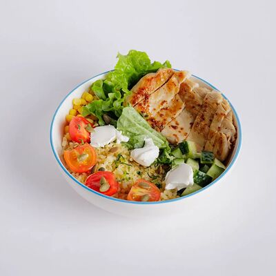 Салат Боул с курицей и булгуром в Coco по цене 3900 ₸