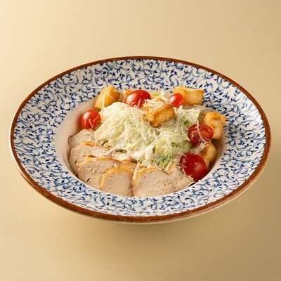 Салат Цезарь с курицей в Shawa по цене 649 ₽