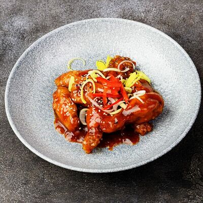 Китайские крылышки в соусе в Sushi & More по цене 400 ₽