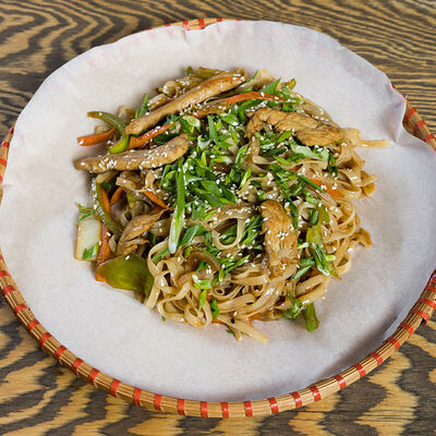 Лапша рисовая с индейкой в Starwok по цене 460