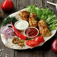 Шашлык из куриного филе в лаваше в La Vash