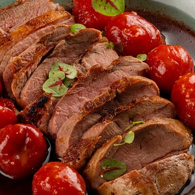 Утиная грудка в Три лося по цене 1050 ₽