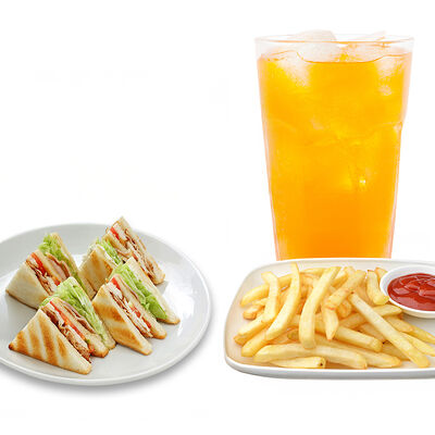 Сэндвич с курицей + фри + напиток на выбор 0,5 в PizzBurg по цене 3500 ₸