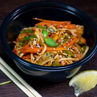 Вок с морепродуктами в Vazzabi по цене 660 ₽