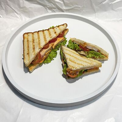 Сэндвич с копченой грудкой в Papa cake по цене 410 ₽