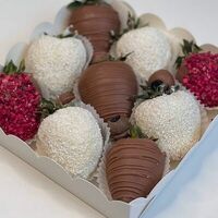 Клубника в шоколаде Minimalism в Sweetness