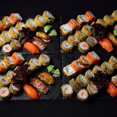 Большой сет роллов в Эндорфин по цене 7600 ₽