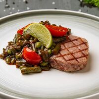 Тунец в имбирном соусе терияки со стручковой фасольюв Терракотта