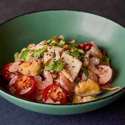 Салат Том Ям в Порт-брю по цене 640 ₽