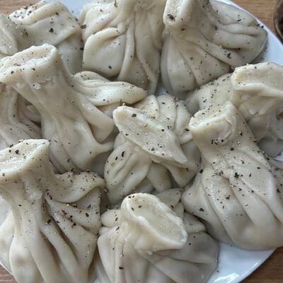 Хинкали с курицей и копченым сыром в Шашлык 1 по цене 460 ₽