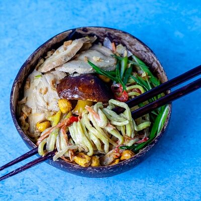 Яичная с курицей и белыми грибами в Sushi Guru по цене 1019 ₽