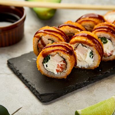 Горячий чикен ролл в Sushist по цене 533 ₽