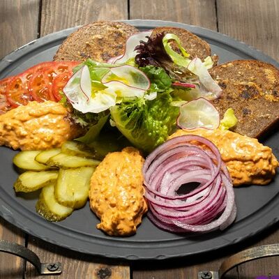 Обацда с ржаными гренками в Линдерхоф по цене 995 ₽