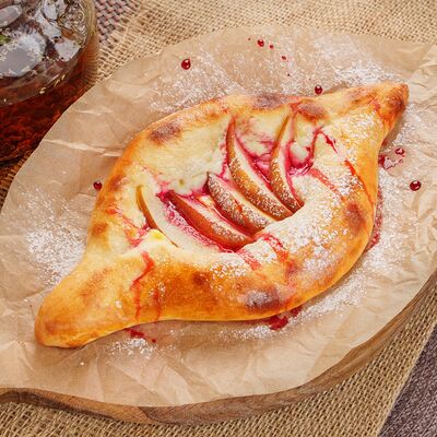 Сладкое хачапури с грушей в Приключения Шурика по цене 539 ₽