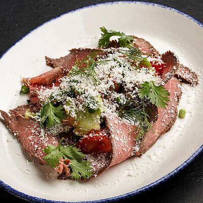 Новый салат с ростбифом в Морошка по цене 263 ₽