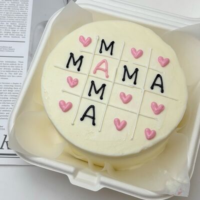  Бенто-торт Мама крестики нолики в Кондитерская Конфетка Питер по цене 1800 ₽