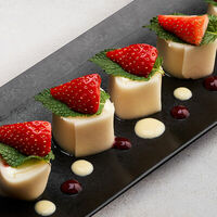 Ролл из марципана в Mojo