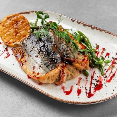 Скумбрия со спаржей в Si M patio по цене 1090 ₽