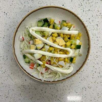 Салат с сурими и кукурузой в Кофеин по цене 270