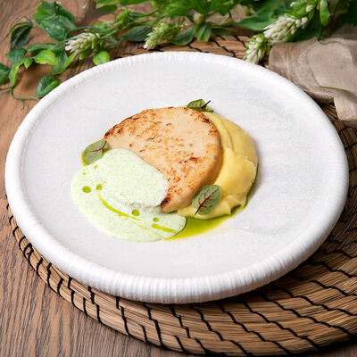 Котлета из щуки с картофельным пюре и икорным соусомв Белок по цене 890 ₽