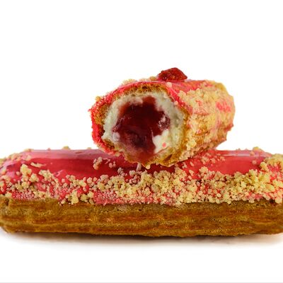 Эклер с клубникой в Кусай эклер по цене 286 ₽
