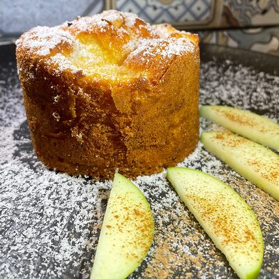 Шарлотка с яблоком в Поль Бейкери по цене 130 ₽