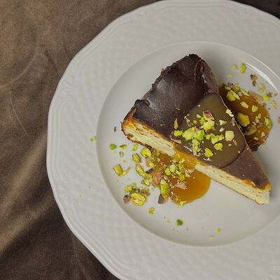 Сан себастьян с карамелью и фисташкой Я в Пражский по цене 640 ₽