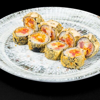 Горячий ролл Тунец и тигровая креветка в Устрицы & танцы по цене 840 ₽