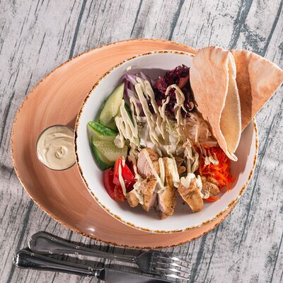 Шаверма на тарелке в Molly Malone по цене 680 ₽