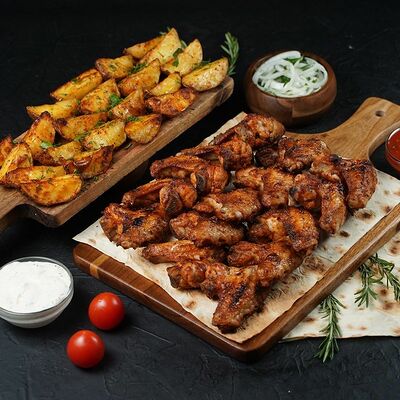 Комбо из куриных крылышек в Много Мяса по цене 1790 ₽