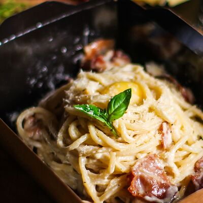 Карбонара с перепелиным яйцом в Капуцин Кирова по цене 540 ₽