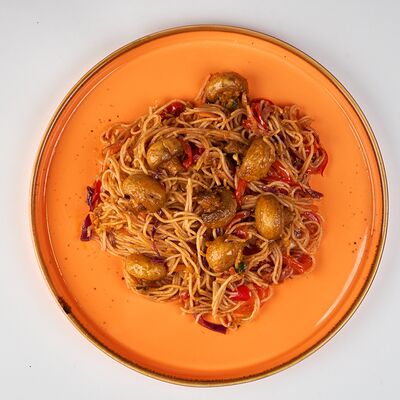 Лапша с грибами и овощамив Saffron - Шафрон по цене 720 ₽