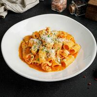 Ригатони с креветками и соусом из печеных перцев в Дикий улов