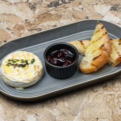 Запеченный французский камамбер в Чизерия Восточный по цене 860 ₽