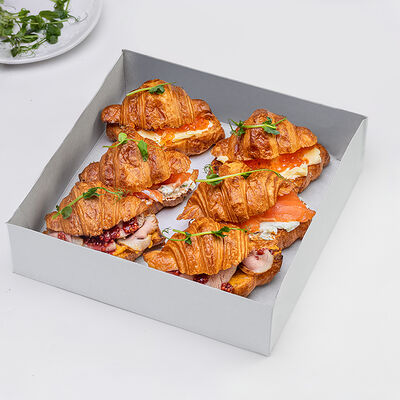 Боксс новогодними круассанами в Изикофе по цене 1800 ₽