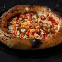 Пицца Огненная с колбасками и халапеньо в LOMONOSOV PIZZA