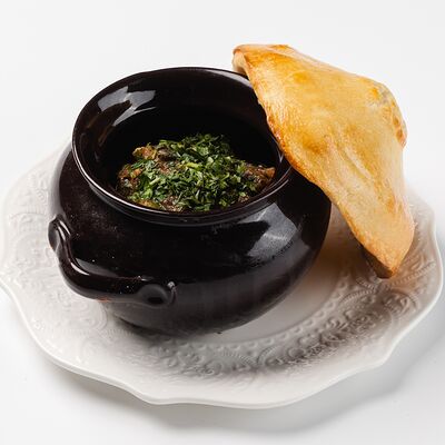 Говяжьи потрошки в горшочкев Омулевочная по цене 450 ₽