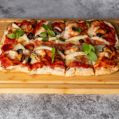 Пицца с морепродуктами в Море Есть по цене 950 ₽