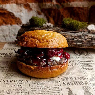 Бургер с вишней, прованскими травами и беконом в Дровосек по цене 750 ₽