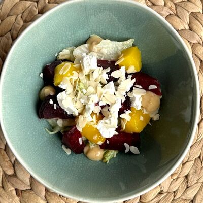 Салат с запечённой свеклой в Моё место по цене 429 ₽