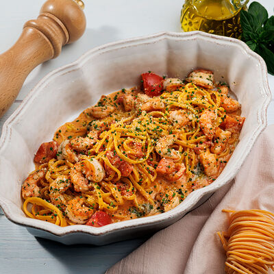 Большие лингвини с креветками в Lucia osteria по цене 1940 ₽