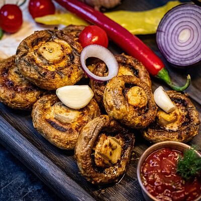 Грибы на мангале в Мангал & Кебаб по цене 389 ₽