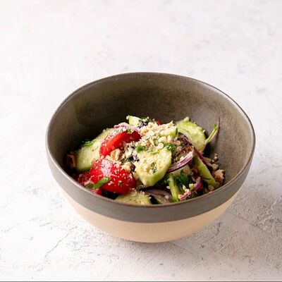 Грузинский салат из овощей с орехамив ODA по цене 940 ₽