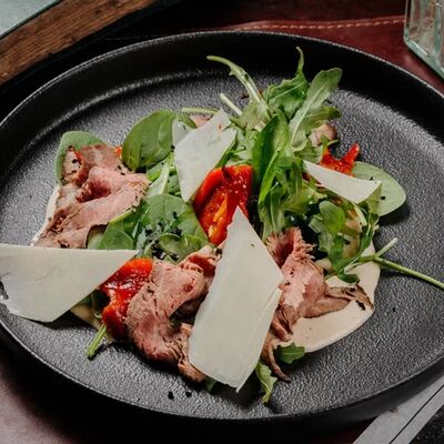 Салат с ростбифом и перцем рамиро в Охара по цене 840 ₽