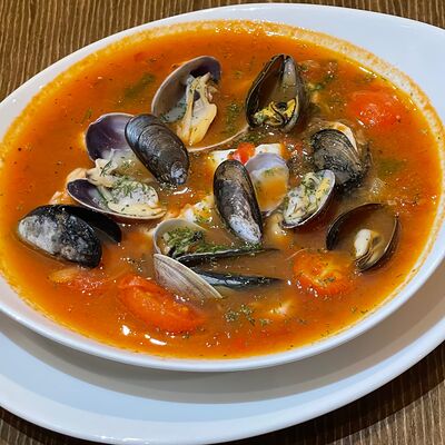 Томатный суп с морепродуктами в Марлин по цене 1090 ₽